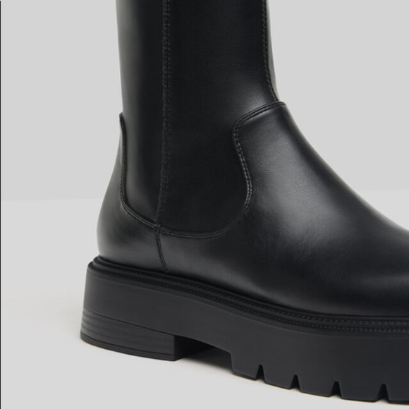 NWT. Bershka Black Close-fitting Mid Heel Platform Ankle Boots. Size 6. - Picture 4 of 6